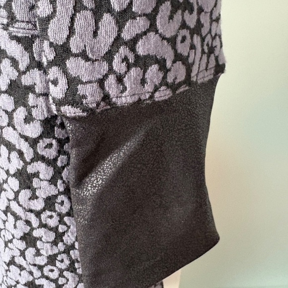 Modern tunic with blue/grey and black pattern size 16W - Picture 10 of 13